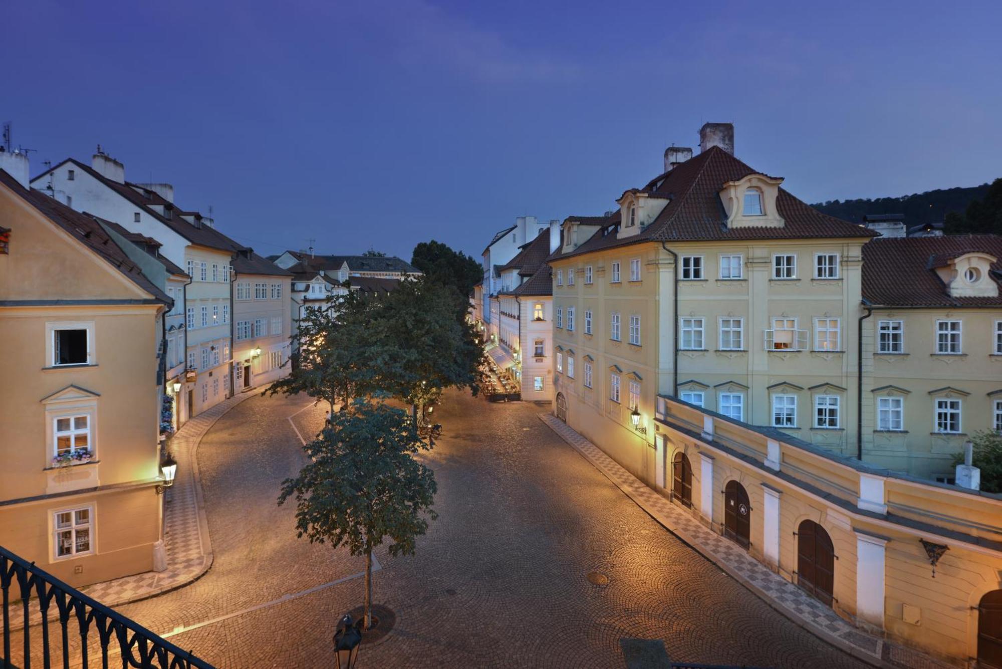 Hotel At The Golden Scissors Praga Exterior foto