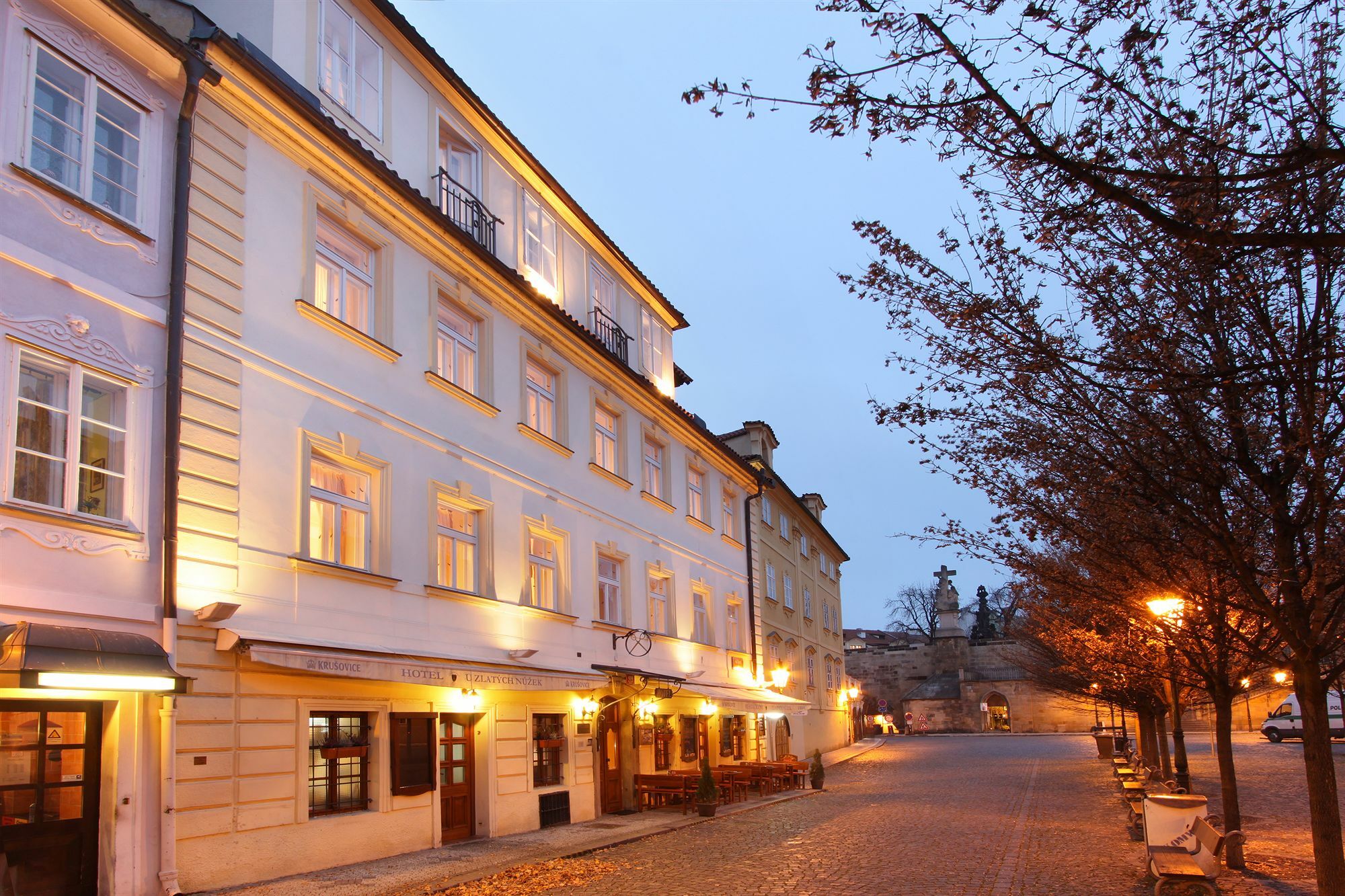 Hotel At The Golden Scissors Praga Exterior foto
